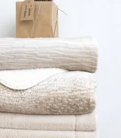 Mistral Home Plaid Polyester Flannel Shaved Scratched Oak -Meubilair Geschäft 134f97c53ef9472ea97be23fd04d129b