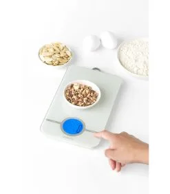 Brabantia Tasty+ Keukenweegschaal Op Batterijen - Light Grey -Meubilair Geschäft 3ebfdf4ef03842ef860db214c756db72