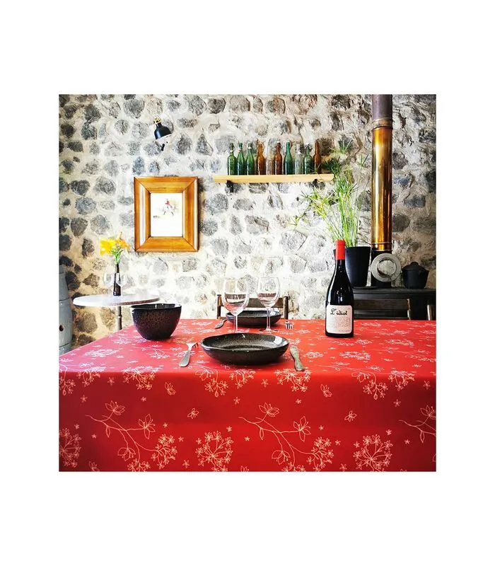 Fleur De Soleil Gecoat Tafelkleed Astrance Rood 5 Fleur De Soleil Gecoat Tafelkleed Astrance Rood - Image 3