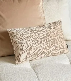 Rivièra Maison Kussensloop Flower Petals Beige - 50x30 Cm -Meubilair Geschäft 4e809fc9c47b4ac48047dea017ebe3e1