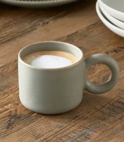 Rivièra Maison Mok Met Oor - Marseille Mug 260 ML 2 Stuks - Keramiek - Groen -Meubilair Geschäft 4fb36b37b4d14c3b99f71b2e265b7764