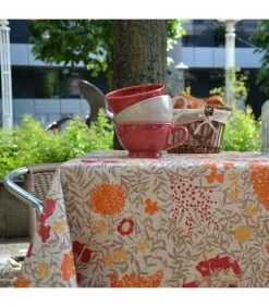 Fleur De Soleil Gecoat Tafelkleed Mimosa Rode Linnen Ondergrond