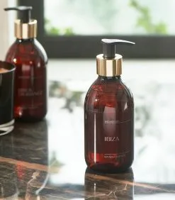 Rivièra Maison Douchegel 1 Liter - Lichaamsverzorging - Shower Gel XL Bisou D‘Orange 1000ML - Bruin 5 Rivièra Maison Douchegel 1 Liter - Lichaamsverzorging - Shower Gel XL Bisou D‘Orange 1000ML - Bruin -Meubilair Geschäft 7e041a3e202c41fcbaa5aa0555982687