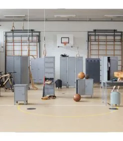 WOOOD Cas Lockerkast 3-Deurs - Metaal - Zwart - 180x38x45,5 -Meubilair Geschäft 87515dc8dab44f23a0cf4e4933ae68c0