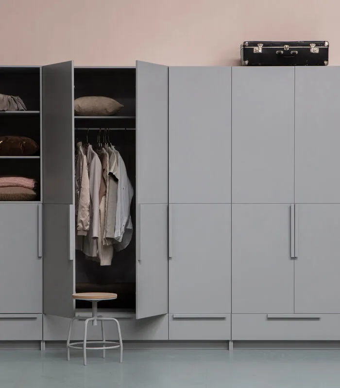 WOOOD Pure 1-Deurs Legkast - Grenen - Betongrijs - 215x48x60 4 WOOOD Pure 1-Deurs Legkast - Grenen - Betongrijs - 215x48x60 - Image 2