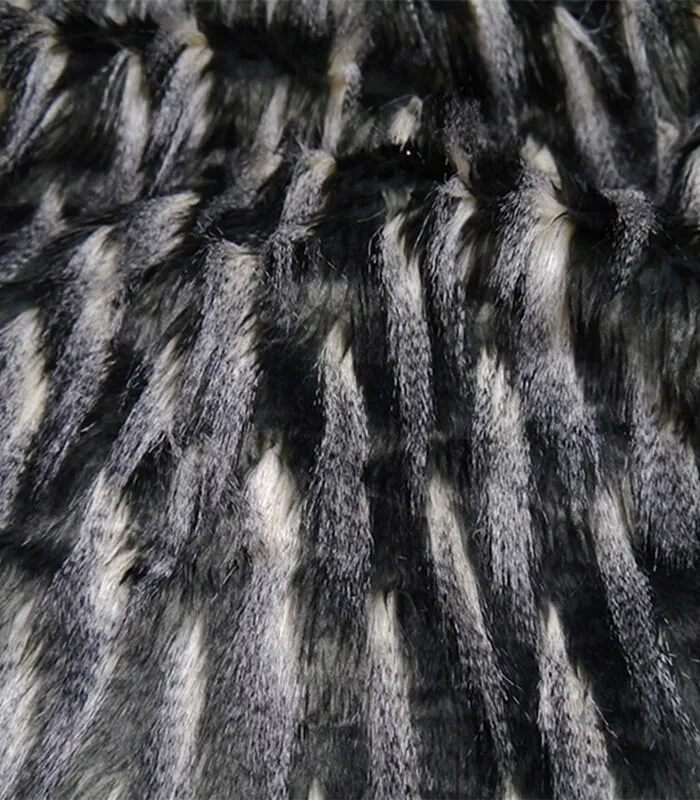 MX HOME Kussen In Zwarte Imitatiebont Geborduurd 5 MX HOME Kussen In Zwarte Imitatiebont Geborduurd - Image 3